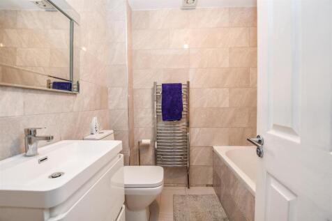 Bathroom 1.jpg