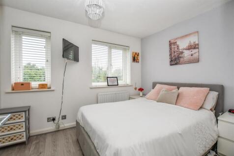 Bedroom 1.jpg