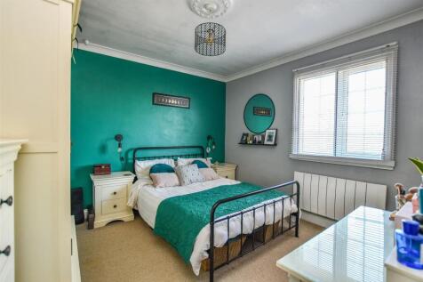 Bedroom 1.jpg