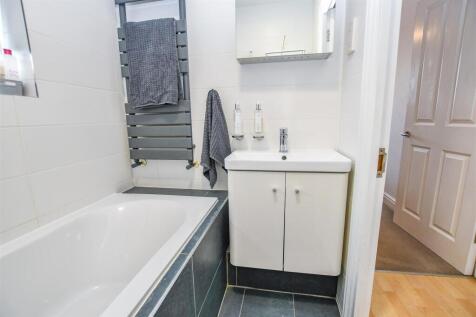 Bathroom 2.jpg
