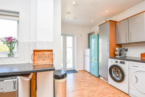 Kitchen 2.jpg
