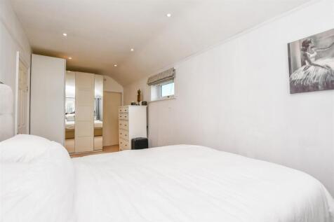 Bedroom 1.2.jpg