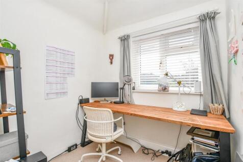 Bedroom 4.jpg