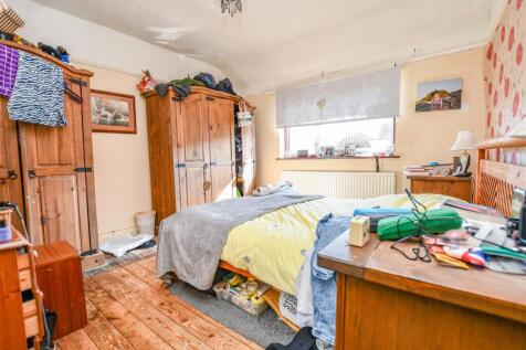 Bedroom 1.jpg