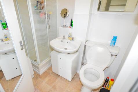 Bathroom 1.jpg