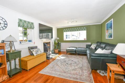 Living Room .jpg
