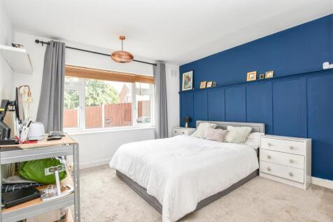 Bedroom 1.jpg