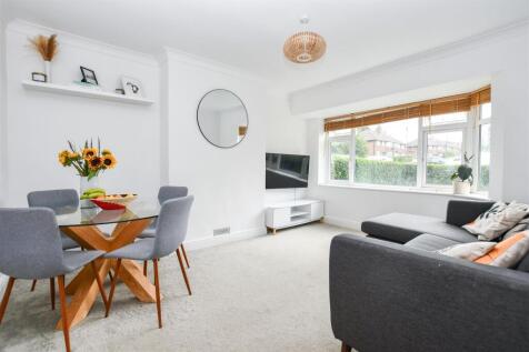 Living Room 1.jpg