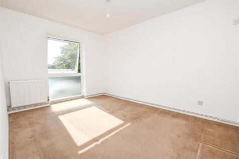 Bedroom 1.jpg