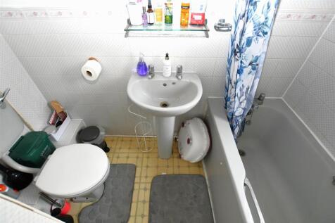 Bathroom.JPG
