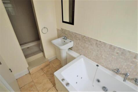 Bathroom..jpg