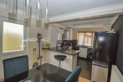Kitchen/Dining Area