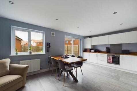 Kitchen/dining/family room