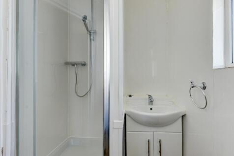 23 Hollingbury Road Bathroom 1