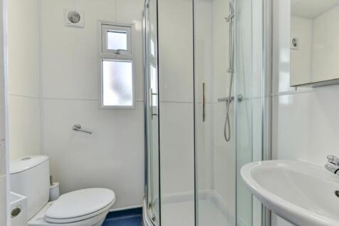 29 Hollingbury Road Bathroom 2