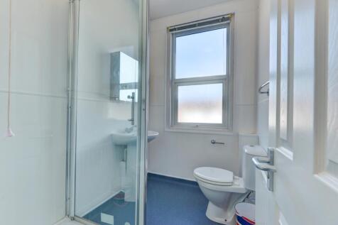 29 Hollingbury Road Bathroom 3