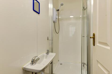 19 Ditchling Road Shower Room