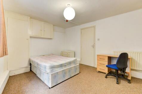19 Ditchling Road Bedroom 1 (2)