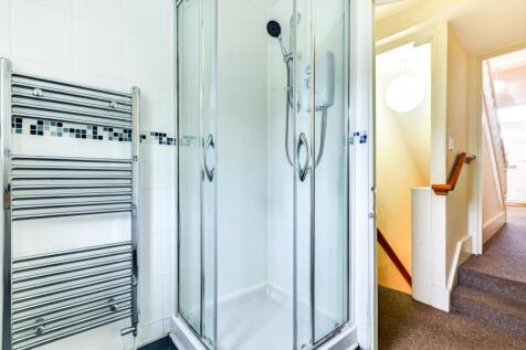 16 UHR Bathroom 1 (2)