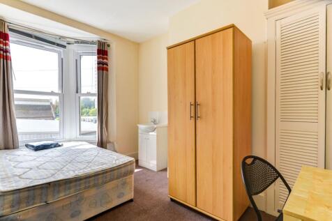 16UHR Bedroom 4