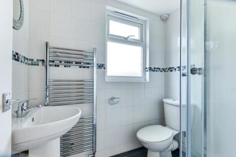 16UHR Bathroom 2