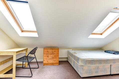 16UHR Bedroom 7 (2)