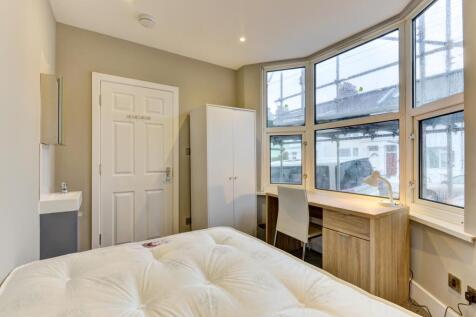 28 Caledonian Road Bedroom 1 (2)