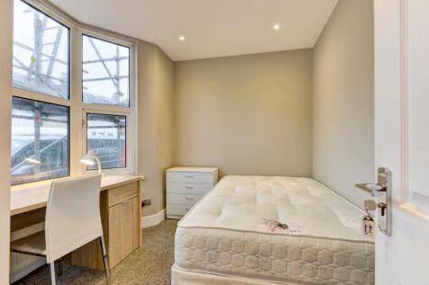 28 Caledonian Road Bedroom 1