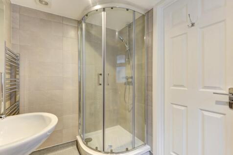 28 Caledonian Road Bathroom 1