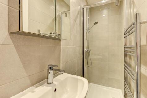 28 Caledonian Road Bathroom 2 (2)