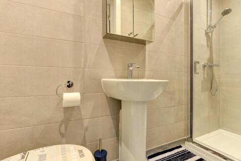 28 Caledonian Road Bathroom 2