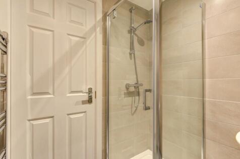 28 Caledonian Road Bathroom 3 (2)