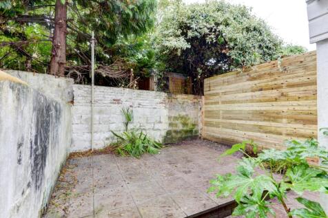 28 Caledonian Road Outside Area (2)