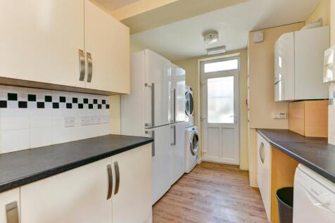 2 Nesbitt Road Kitchen (1)