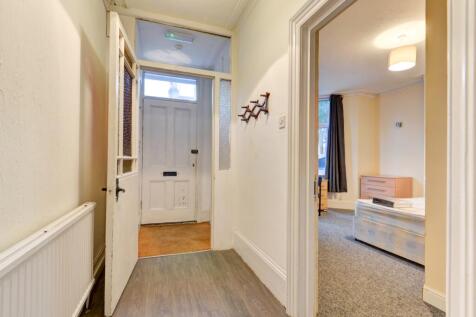 16 Beaconsfield Road Entrance Hall