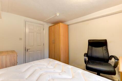 16 Beaconsfield Road Bedroom 1 (2)