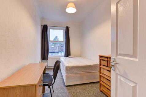 16 Beaconsfield Road Bedroom 9 (2)