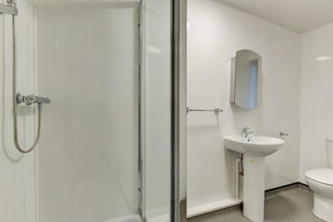 16 Beaconsfield Road Bathroom 3