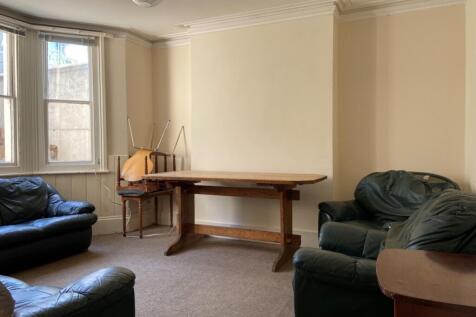 27 De Montford Road Lounge (2)