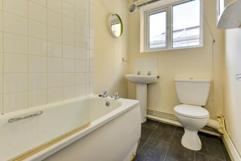 43 Beaconsfield Road Bathroom 1
