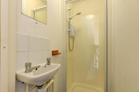 43 Beaconsfield Road Bathroom 2
