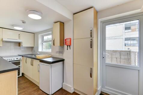 17 Shanklin Road Kitchen (2)