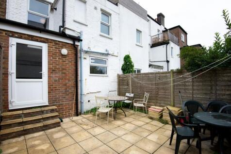 17 Shanklin Road Outside Area (2)