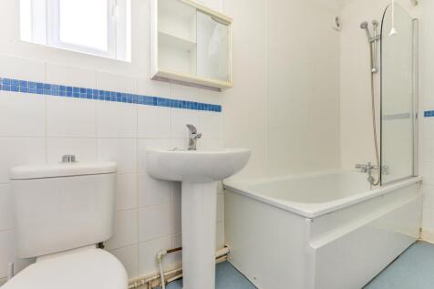 78 Brading Road Bathroom 1