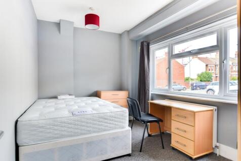 53 Milner Road Bedroom 1 (2)