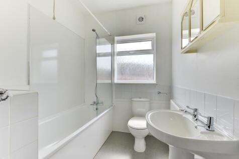 53 Milner Road Bathroom 1