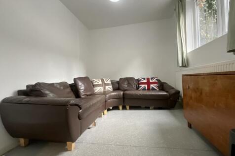 50 Beaconsfield Road - Lounge (2)