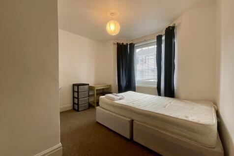 50 Beaconsfield Road - Bedroom 1 (1)