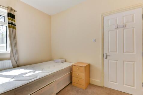 G4 83 Brading Road Bedroom 2 (1)