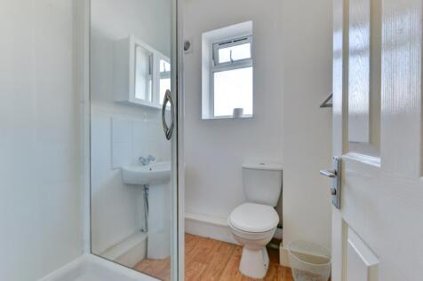 G4 83 Brading Road Bathroom 2